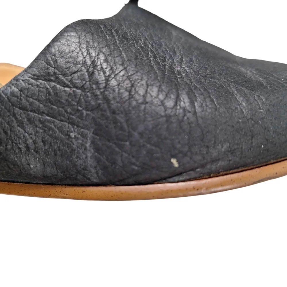Clarks Pure Tone Sz 7.5 Black Leather Cushioned Slip On Comfy Flats Loafers Shoe